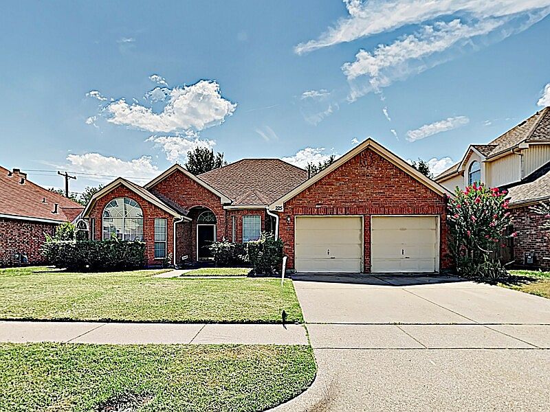 1st image of 225 Devonshire Dr