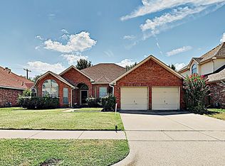 225 Devonshire Dr, Grand Prairie, TX 75052