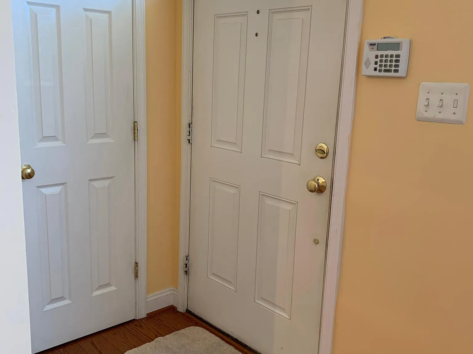 3 bed, 3.5 bath, 2030 sqft, $2,650 — Photo 2