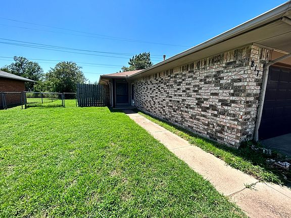 2nd image of 817 N Eagle Ln