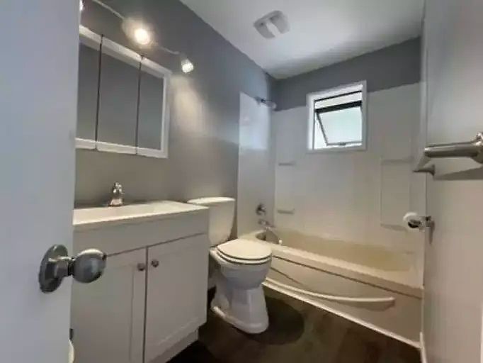 2nd image of 1801 Chapman St #19
