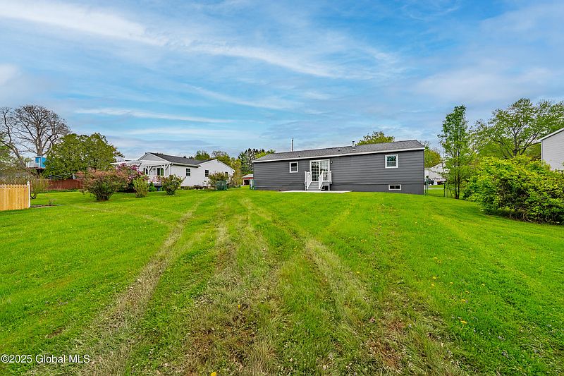 5th image of 8 Jennell Drive