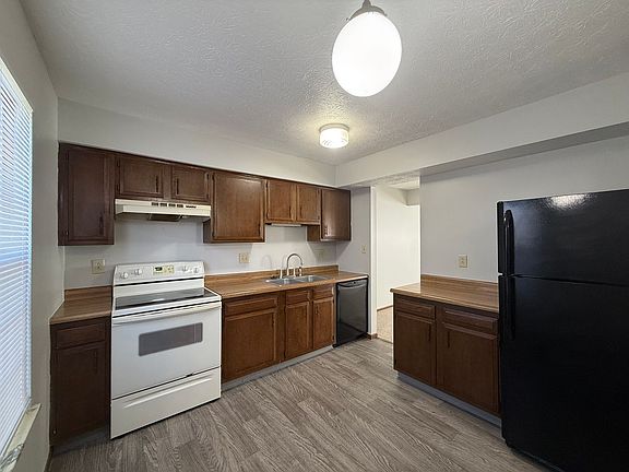 4th image of 2411 Edmonton Rd