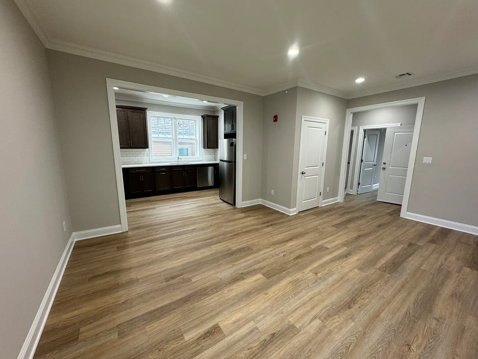 2 bed, 1055 sqft, $2,850 — Photo 2