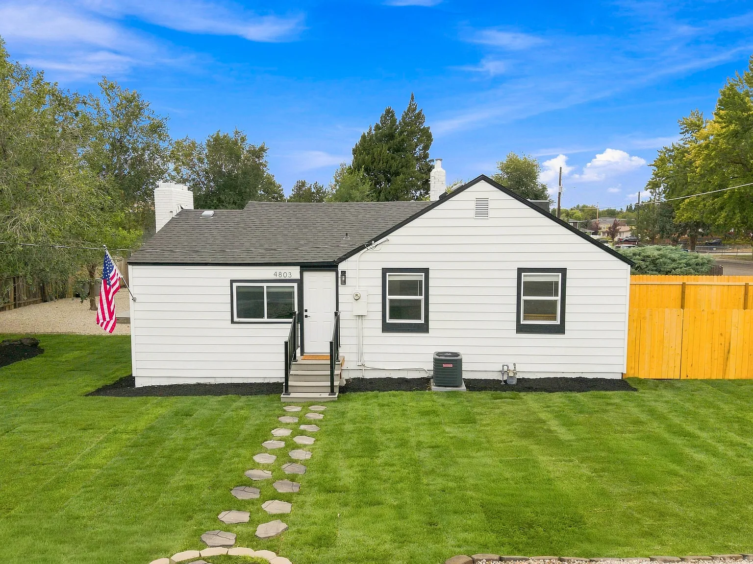 3 bed, 1388 sqft, $3,000 — Photo 3