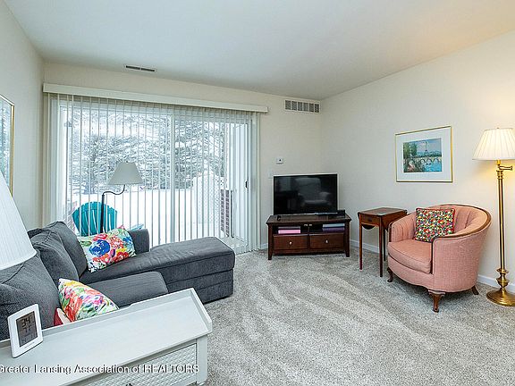 4th image of 106 Carom Cir