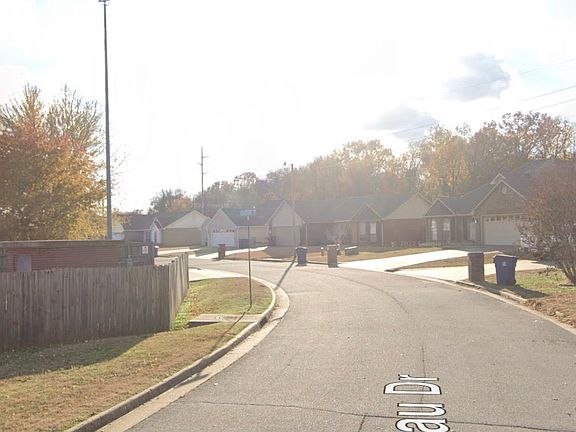 5th image of 308 Chateau Dr