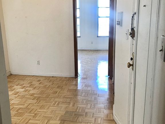 3rd image of 423 E 73rd St #C4