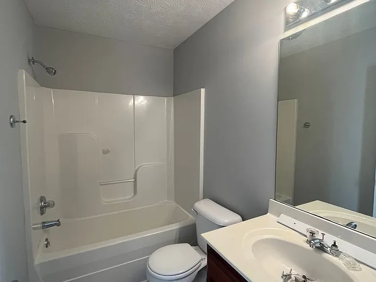 332 Sandy Ct — Photo 4