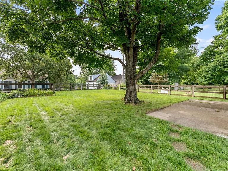 1103 Mount Allen Rd — Photo 31