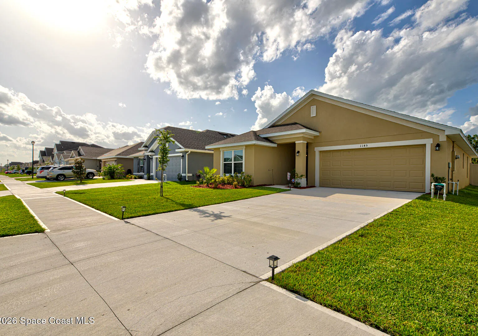 3 bed, 2.0 bath, 1720 sqft, $2,300 — Photo 4