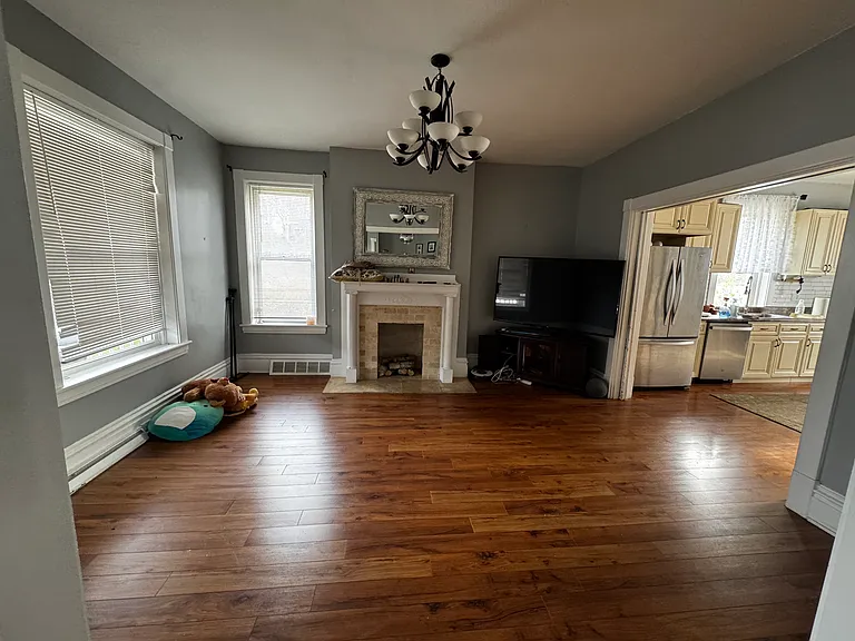 16 Westminster Ave — Photo 3