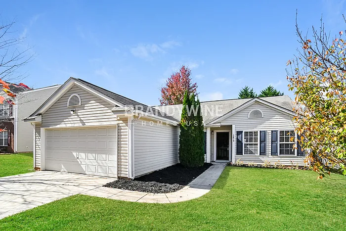 3 bed, 2.0 bath, 1565 sqft, $2,130 — Photo 2