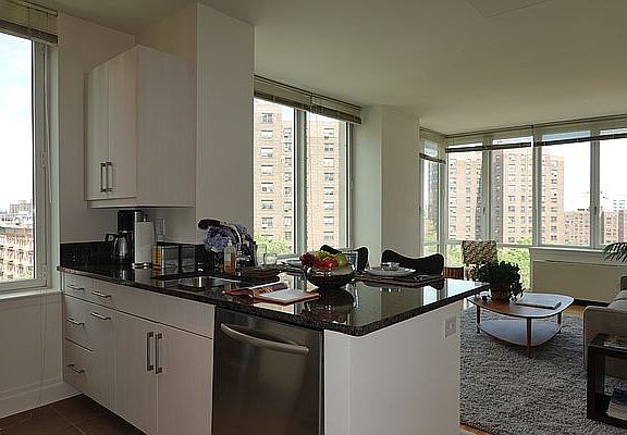 3rd image of 1510 Lexington Ave APT 8J