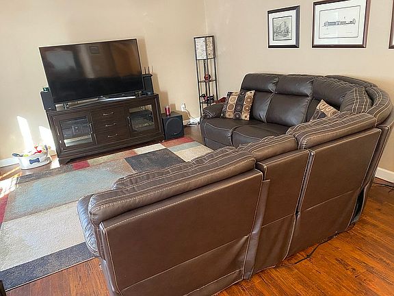 2nd image of 55 Ashbury Ln