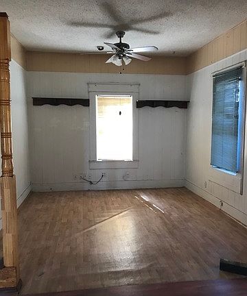 3rd image of 116 Oleander St