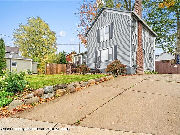 2nd image of 213 W River St