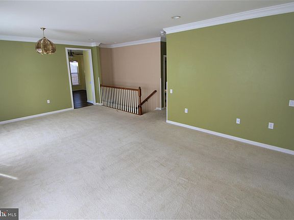 4th image of 3 Bluefield Ln