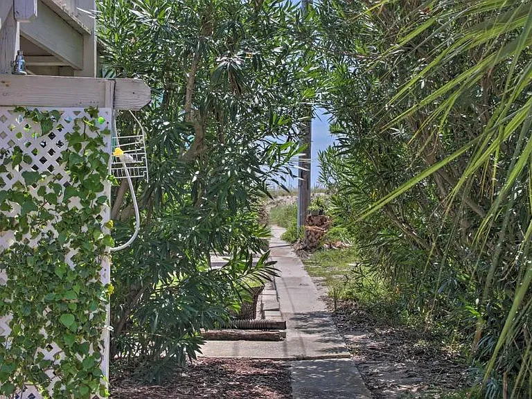 Outdoor shower and steps to beach