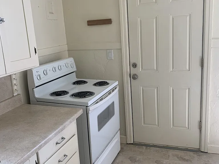 920 W Eufaula St — Photo 6