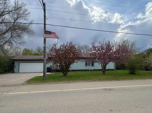 112 Pleasant Ave N, Surrey, ND 58785