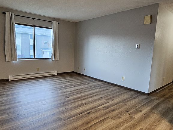 2nd image of 2955 Wildwood Dr #4