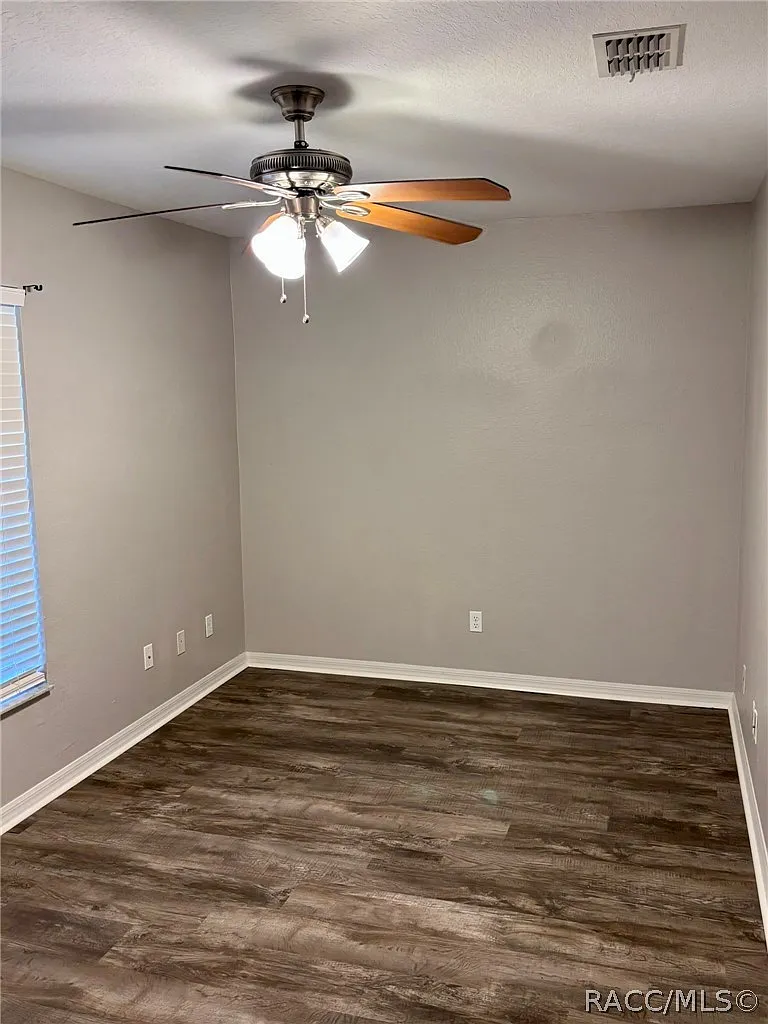 4 bed, 1307 sqft, $1,800 — Photo 3