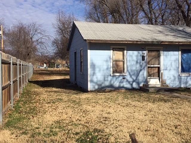 2nd image of 207 W Texas Ave
