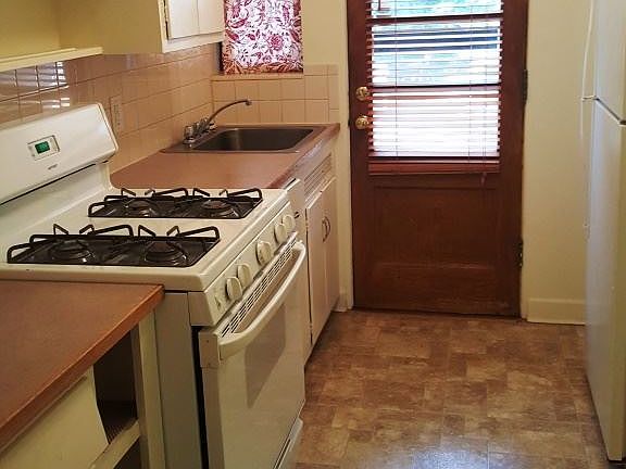 2nd image of 810 N 48th Ave APT B