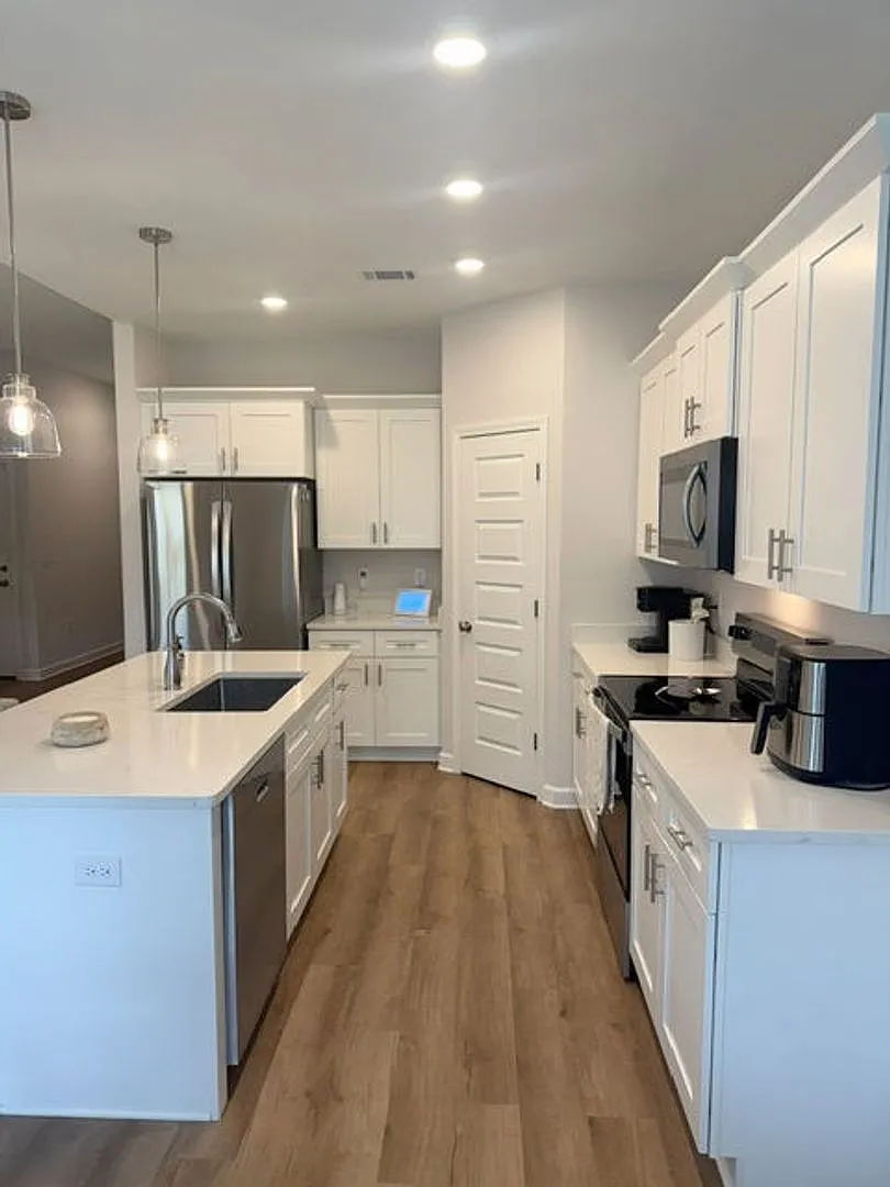 3-Bedroom Home with Fenced Backyard Pet Friendly & Convenient Crestview Location! — Photo 3