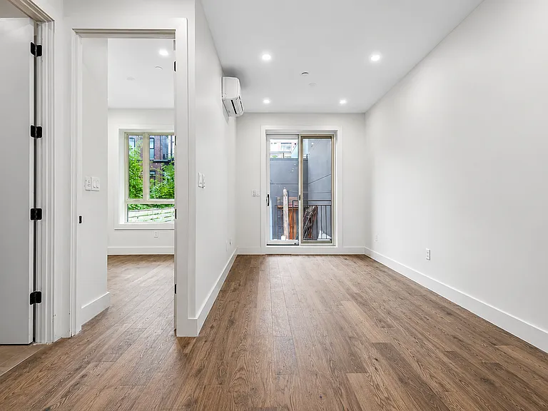 176 Quincy St #1R — Photo 7