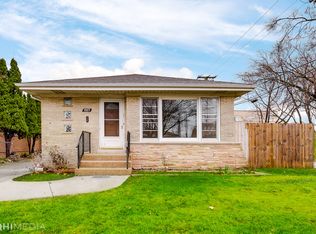 7027 W Birchwood Ave, Niles, IL 60714