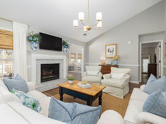 2nd image of 741 Veron Pl