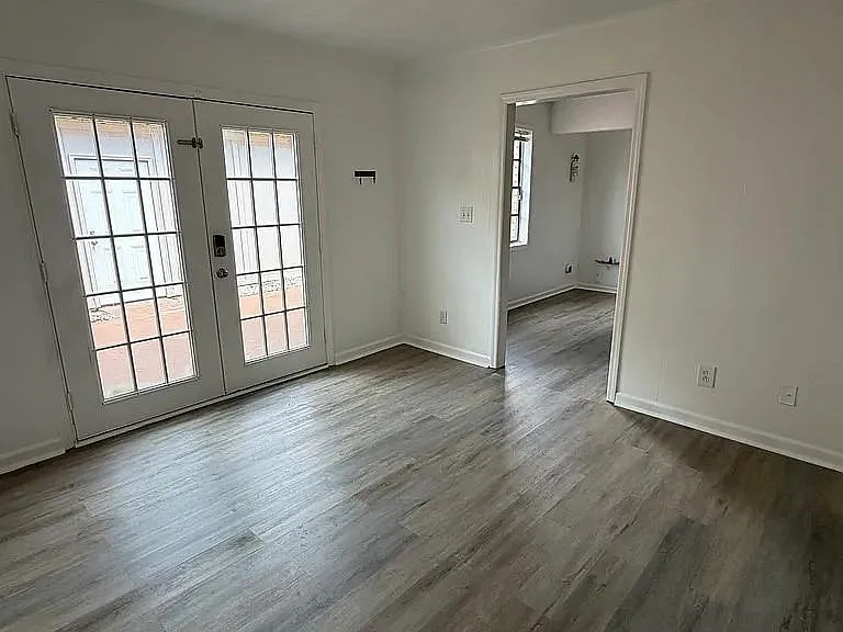 300 Winding River Dr #G — Photo 15