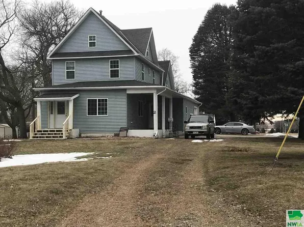 2 Vista Dr, Storm Lake, IA 50588