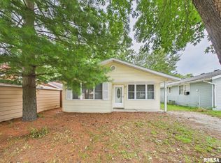 423 E Jefferson St, Riverton, IL 62561