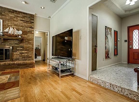 4th image of 932 Creekbend Cir