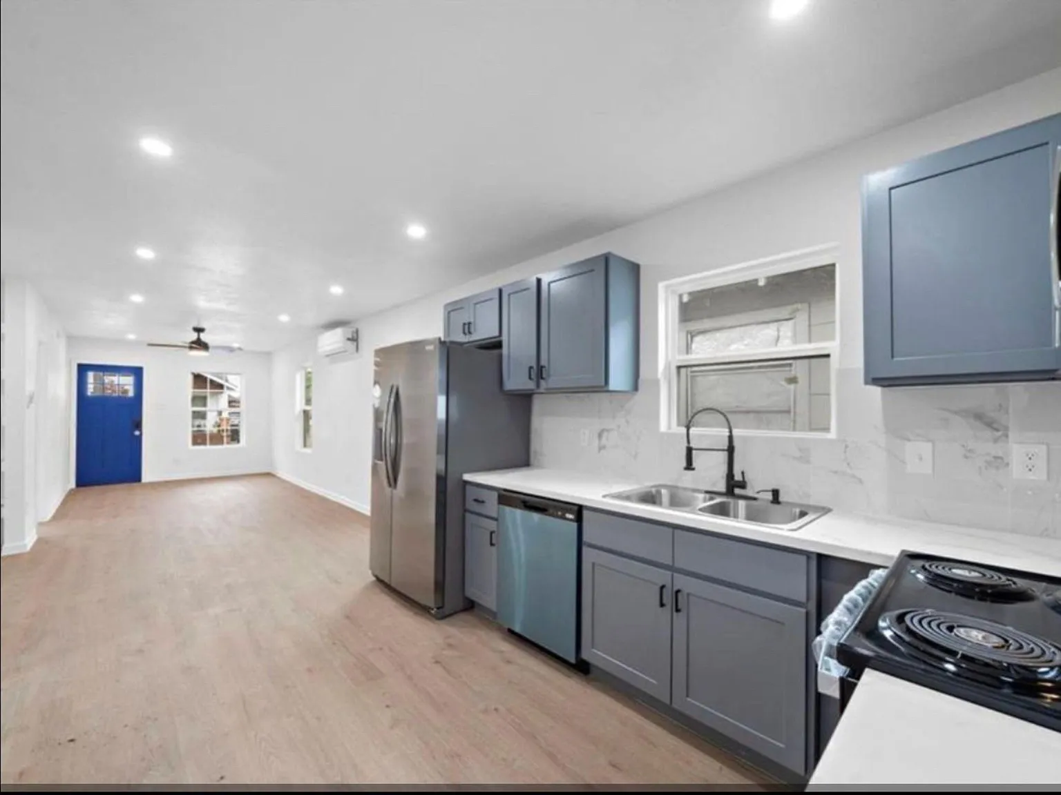 2 bed, 1.0 bath, 720 sqft, $1,290 — Photo 1