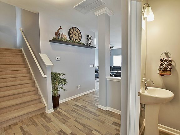 3rd image of 6033 Halliwell St