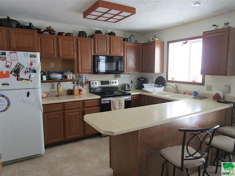 2nd image of 3632 Oak St