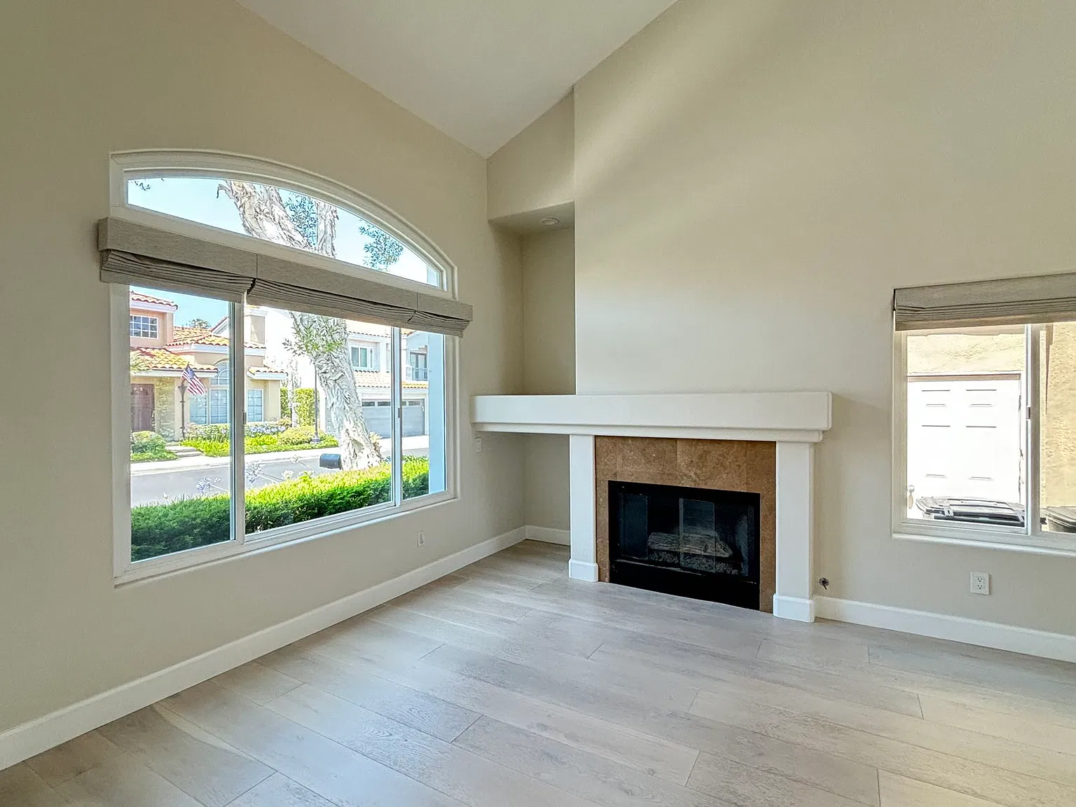 4 bed, 2432 sqft, $8,000 — Photo 3
