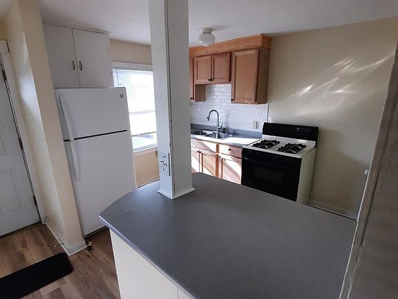 3rd image of 198 Millhurst Rd #198