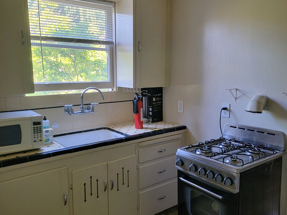 1st image of 519 Everett Ave