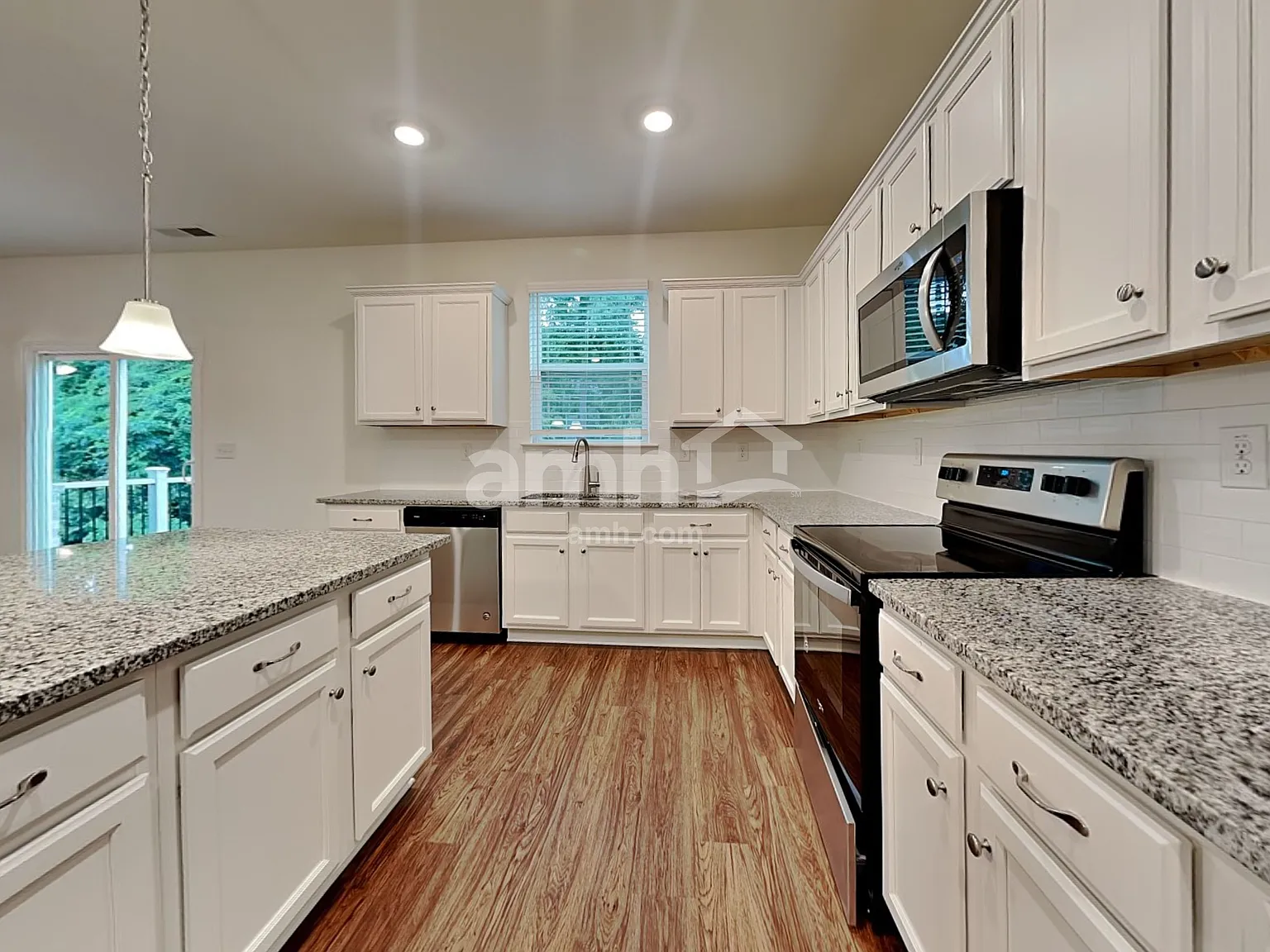 5 bed, 3.5 bath, 3158 sqft, $3,065 — Photo 4