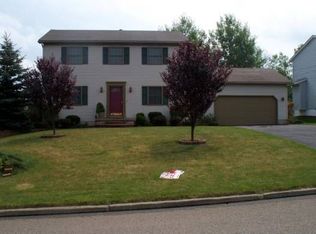 301 Lauretta Ln, Hubbard, OH 44425