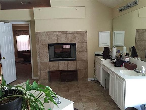3rd image of 823 Elbe Dr
