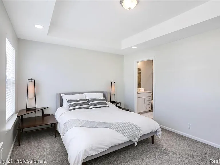67 Kalter Dr — Photo 17
