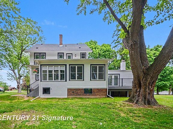 3rd image of 24025 Drake Rd