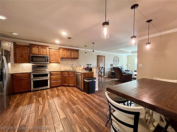 5th image of 930 Mattox Ln
