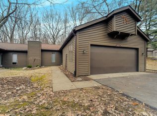 2429 Highpointe Dr, Kalamazoo, MI 49008